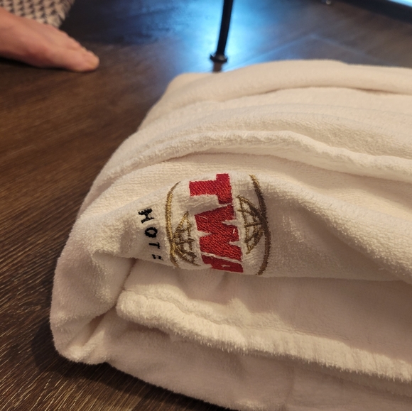 TWA Turkish SPA Bathrobe - Picture 5 of 5